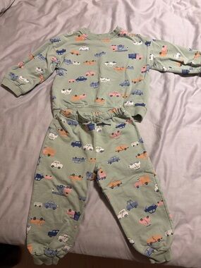 H&M Kids Two-Piece Pajama Set with Colorful Car Print - Sage Green